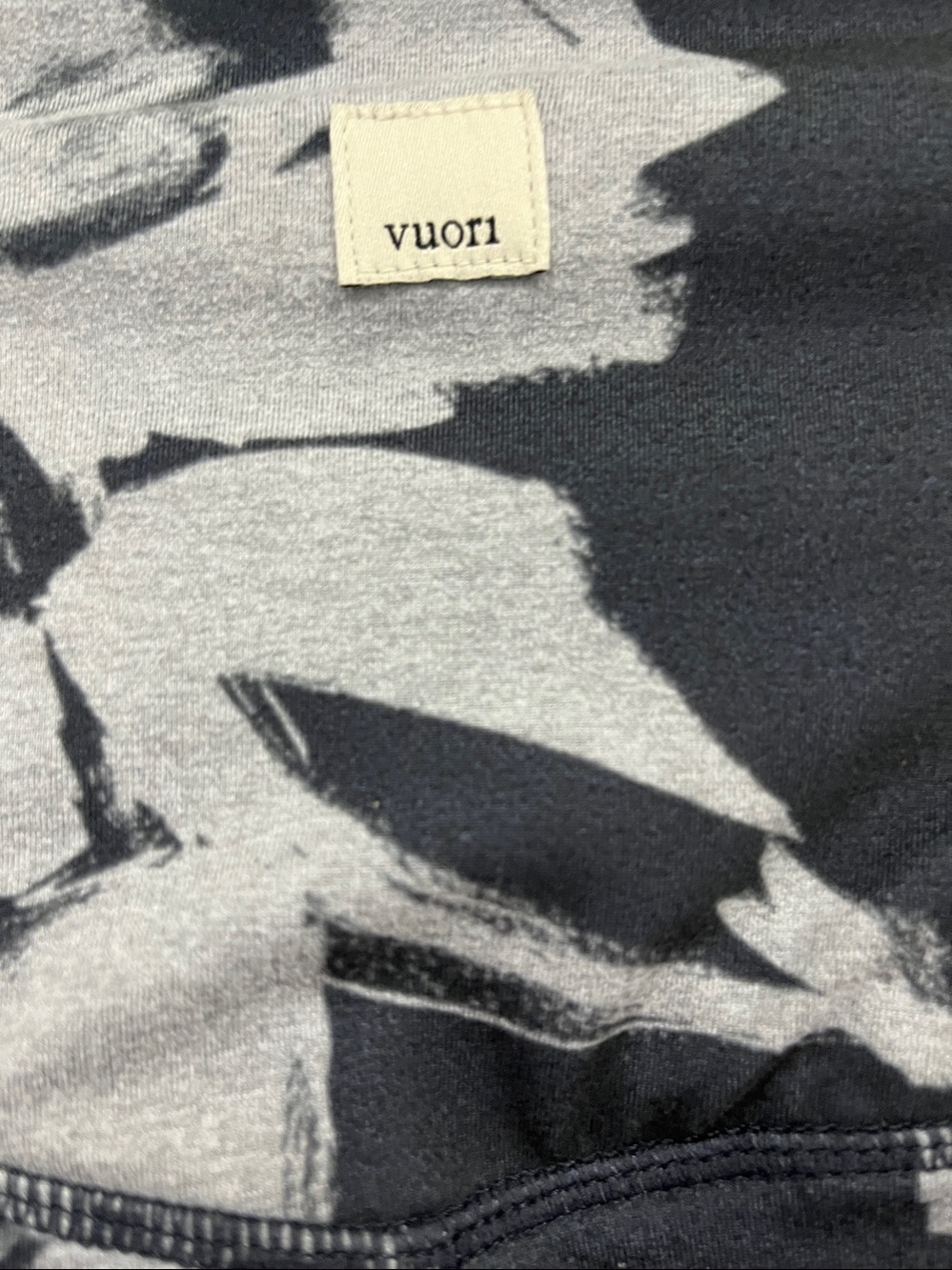 Vuori Black & Light Gray Floral Active Leggings Size Small (?) - Picture 3 of 5